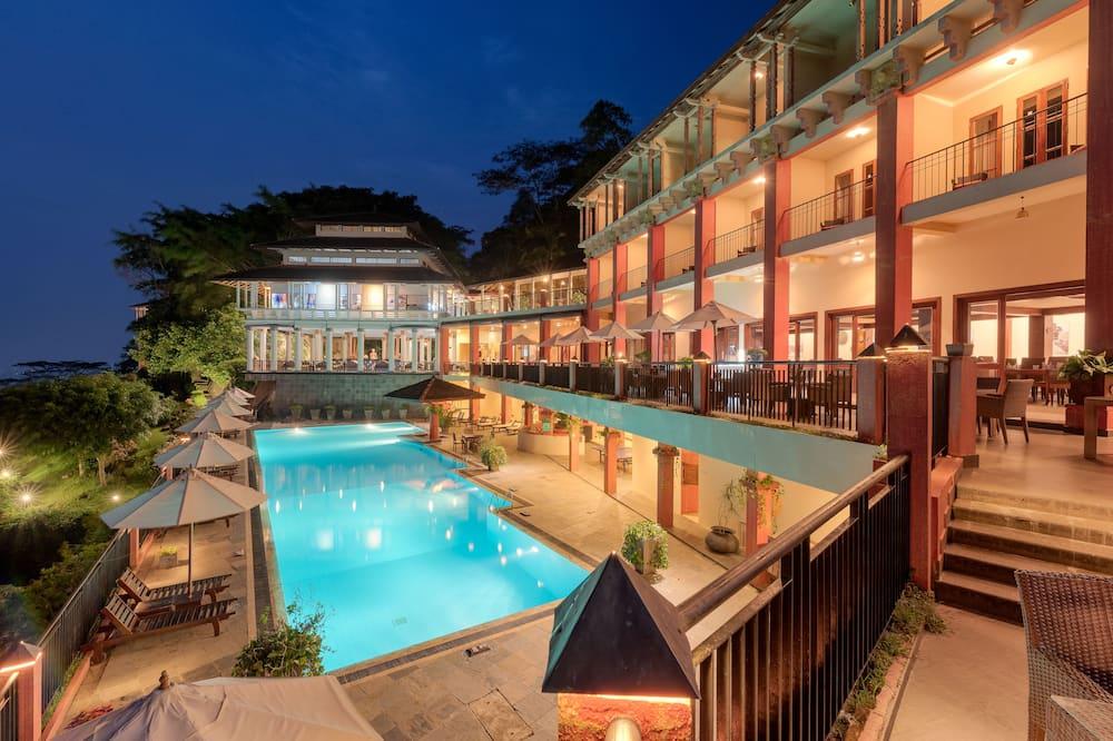 Amaya Hills + Granbell Hotel Colombo + The Palms