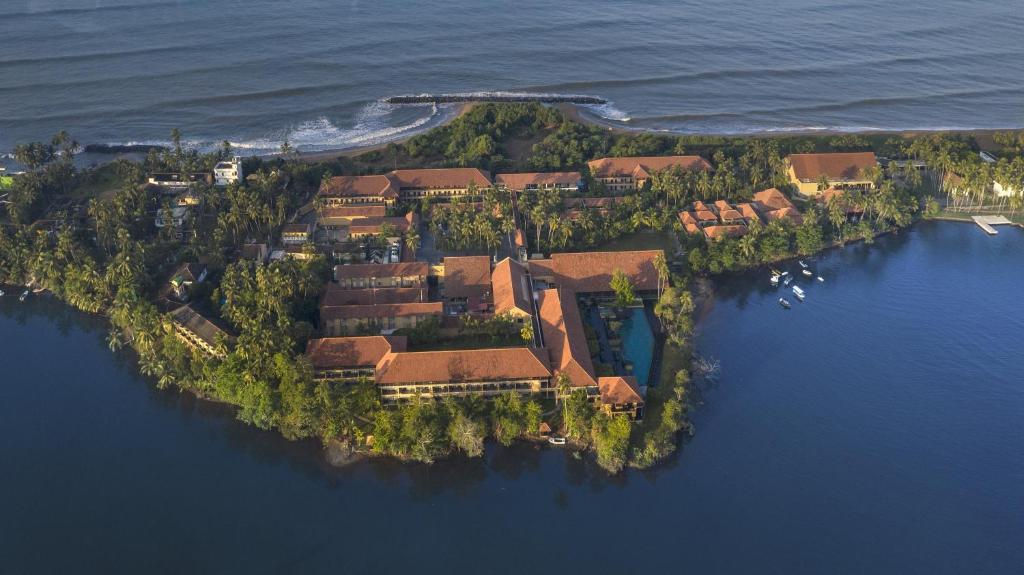 Anantara Kalutara Resort and Spa + Earls Regency + Hilton Colombo