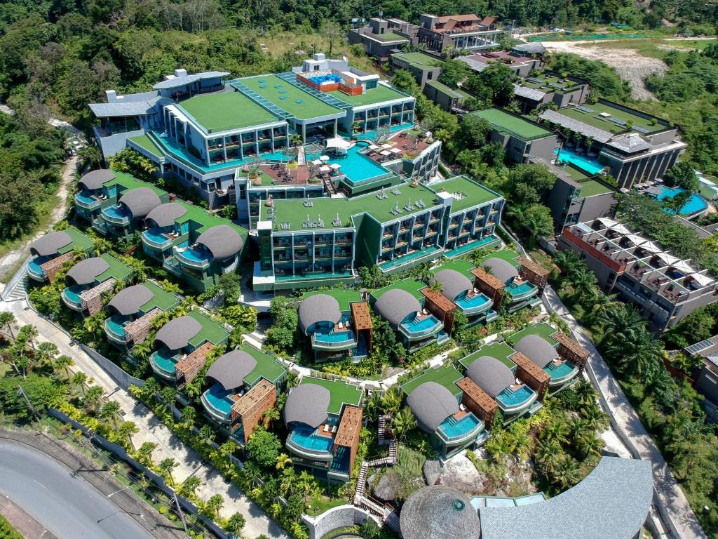 Crest Resort & Pool Villa