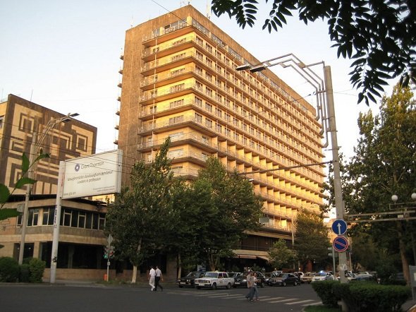 Ani Plaza